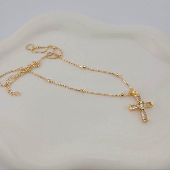 Elegant Gold Cross Pendant Necklace - Picture 2 of 4